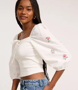 Blusa em Ribana com Lacinho no Busto e Bordado Floral