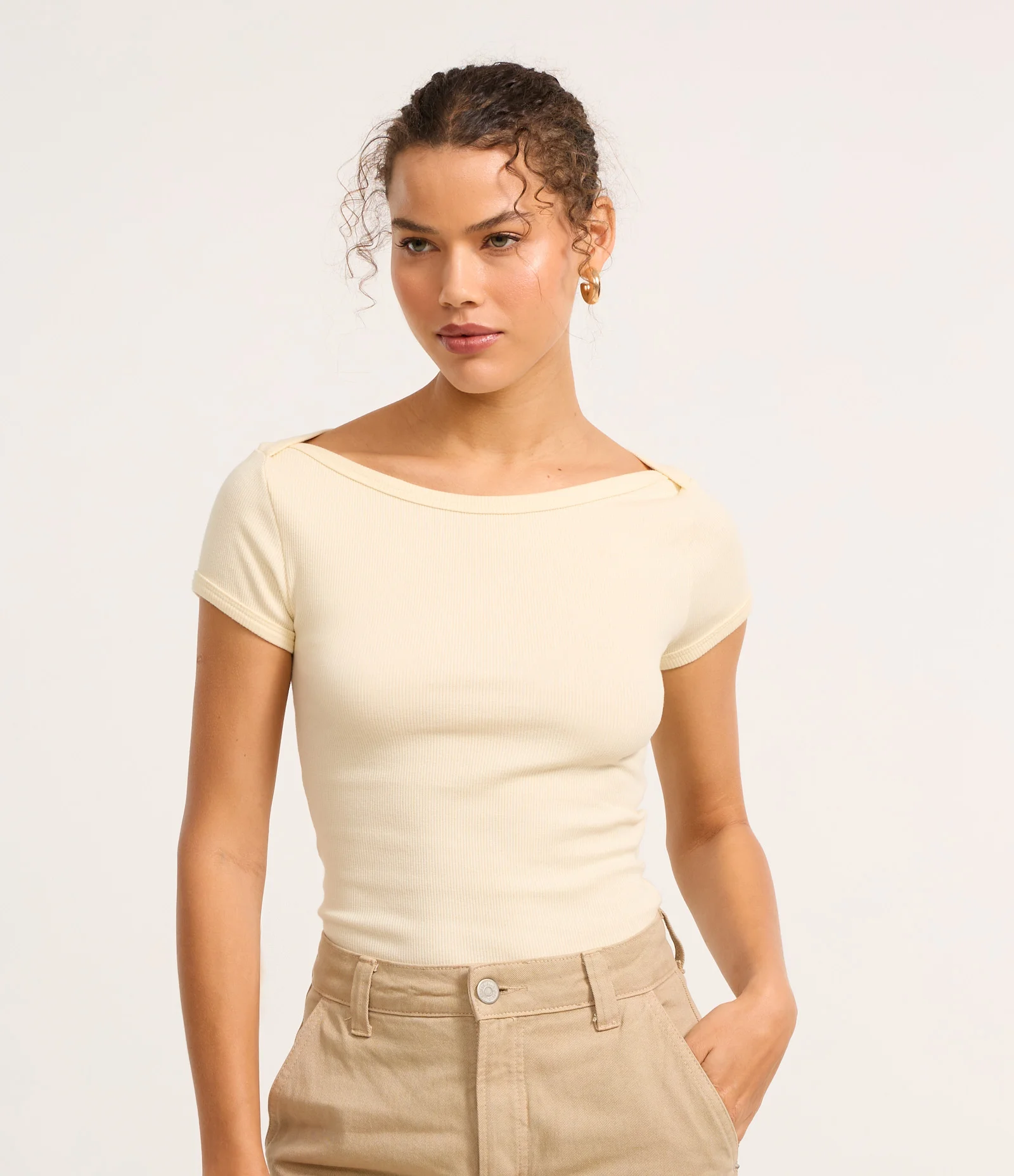 Blusa em Ribana com Manga Curta Bege 1