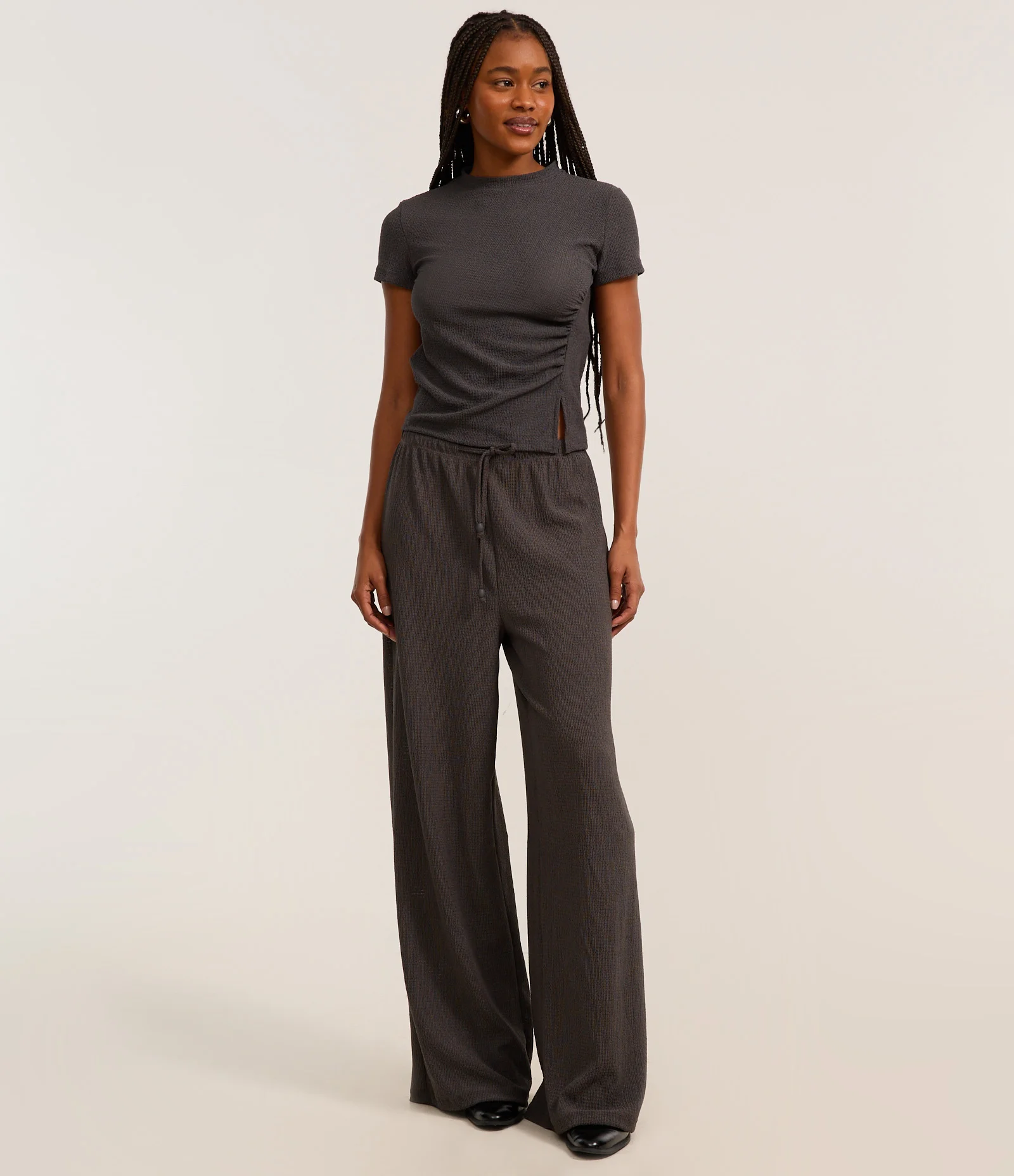 Blusa Texturizada com Golinha Alta e Franzido Preto 2