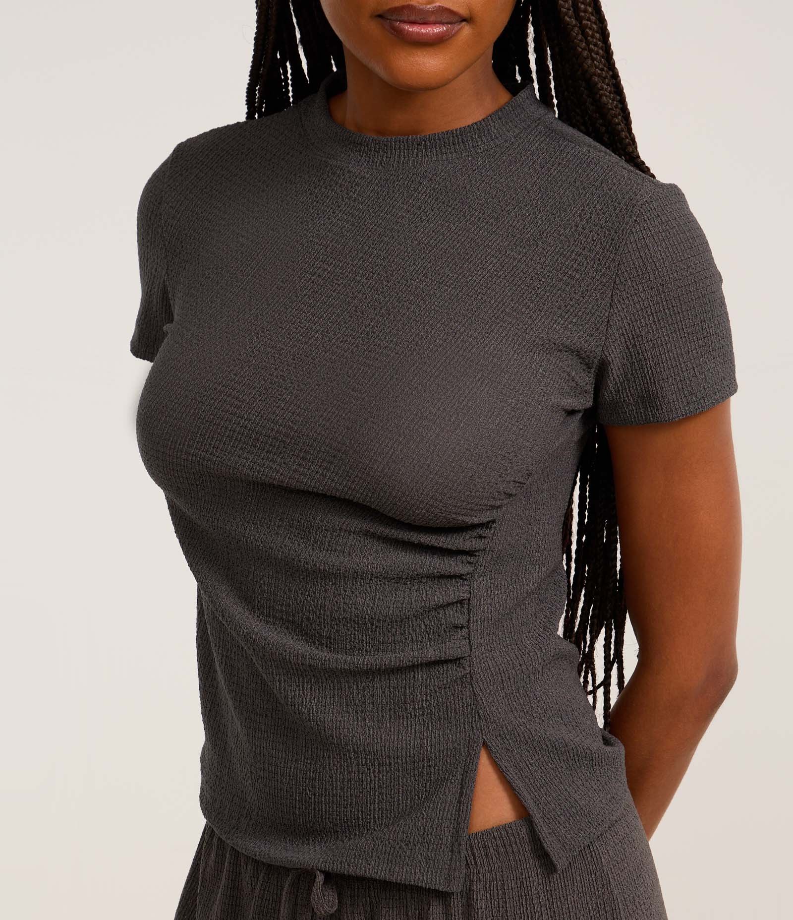 Blusa Texturizada com Golinha Alta e Franzido Preto 4