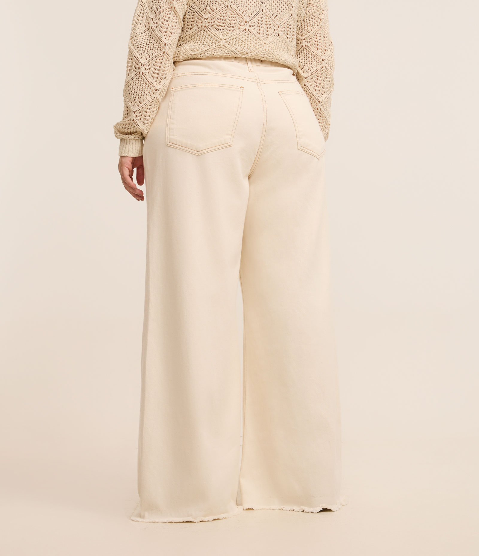 Calça Wide Leg em Sarja com Barra Desfiada Curve & Plus Size Bege 3