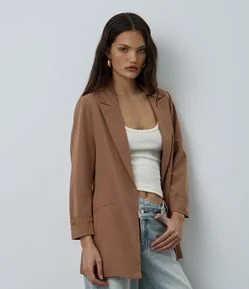 Blazer Alongado em Alfaiataria com Pregas no Punho