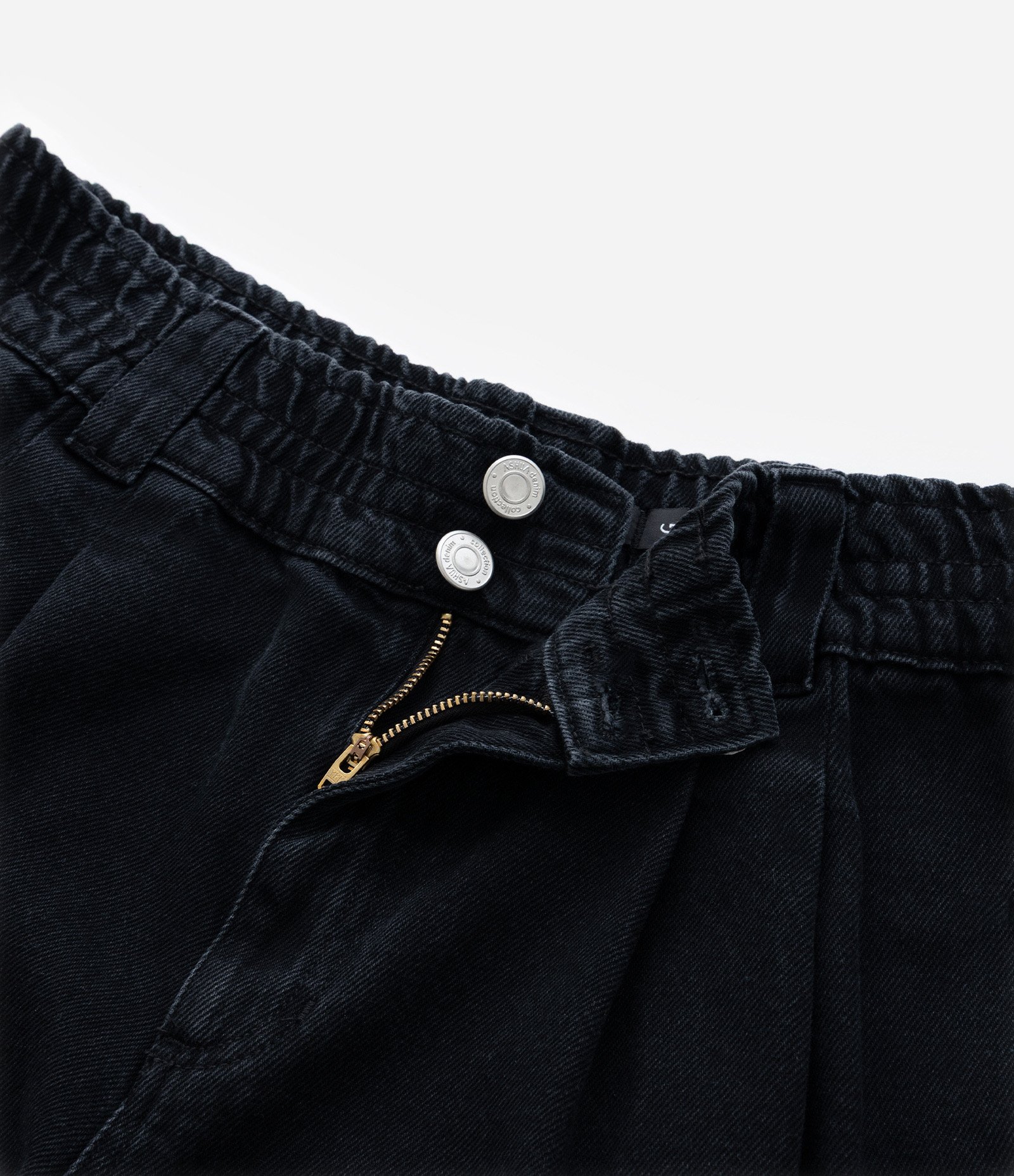 Short Clochard em Jeans com Abotoamento Duplo Curve & Plus Size Preto 7