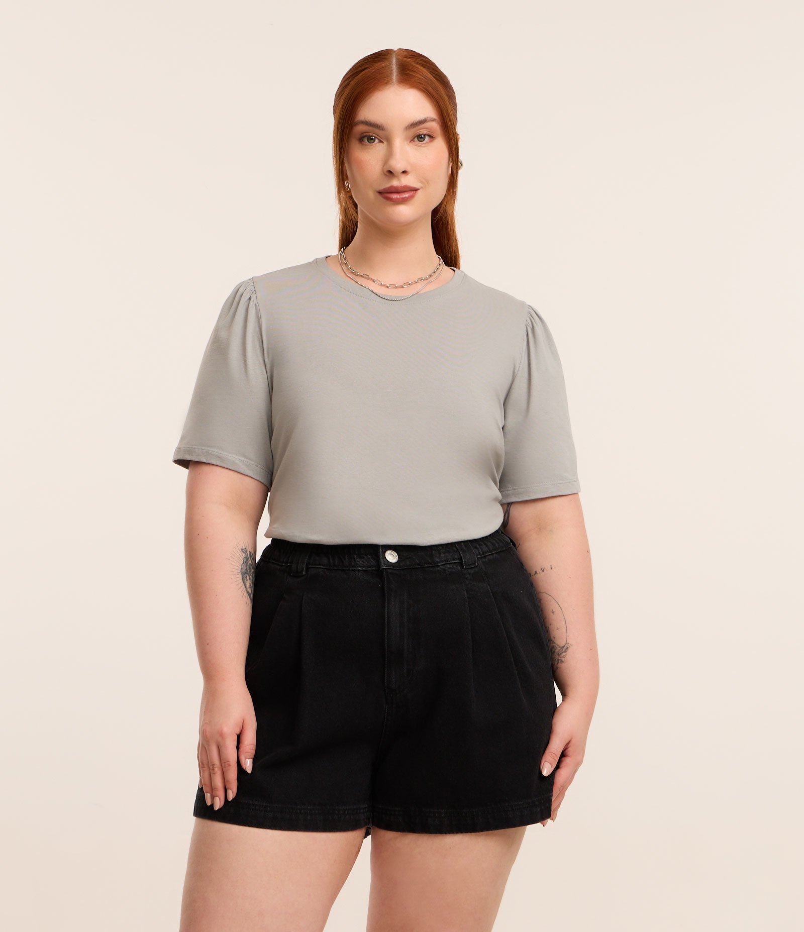 Short Clochard em Jeans com Abotoamento Duplo Curve & Plus Size Preto 1