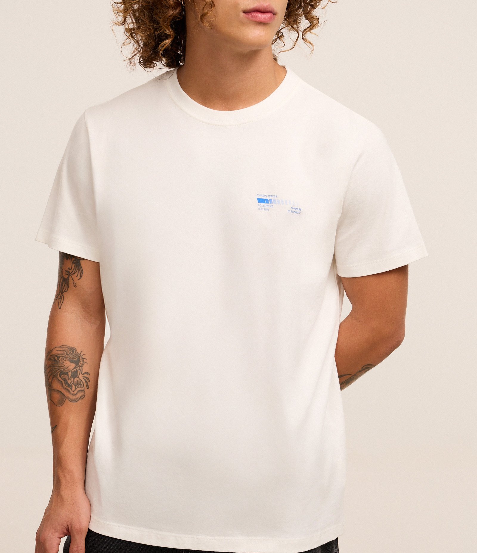 Camiseta Comfort em Algodão Estampa Surf Waves Branco 4