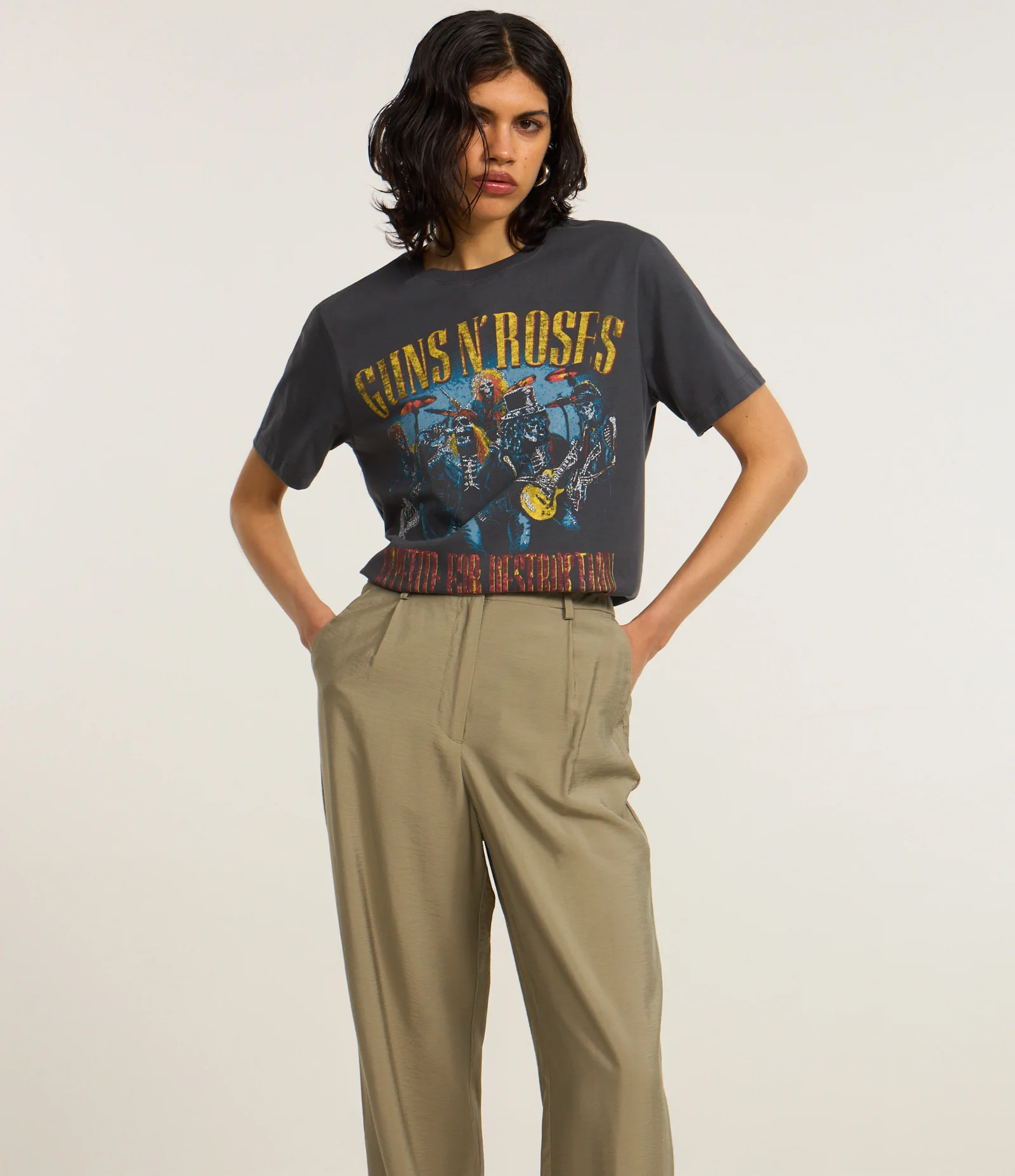 Calça Reta em Alfaiataria com Bolso Bege 2