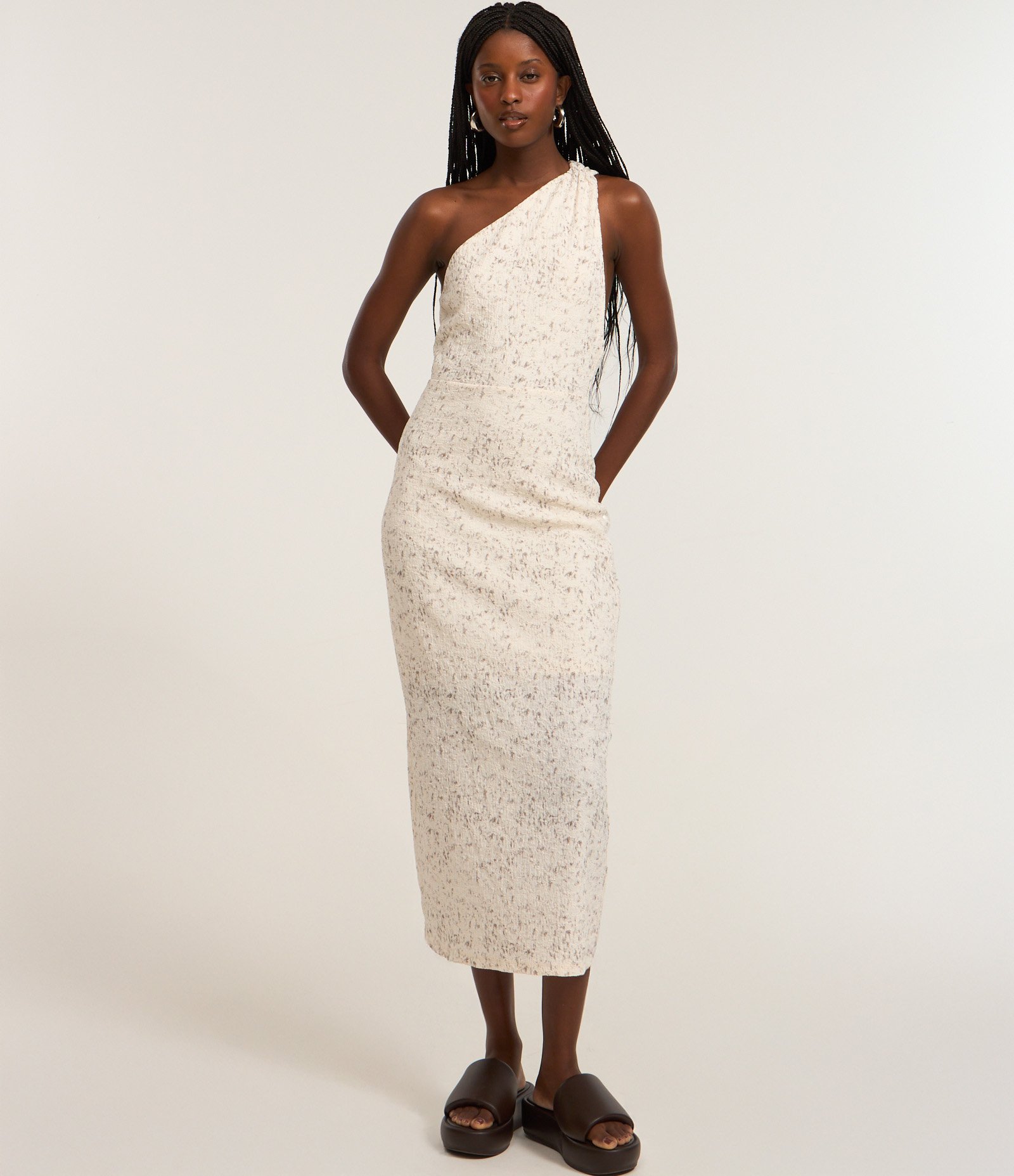 Vestido Midi com Ombro Só e Textura Branco 1