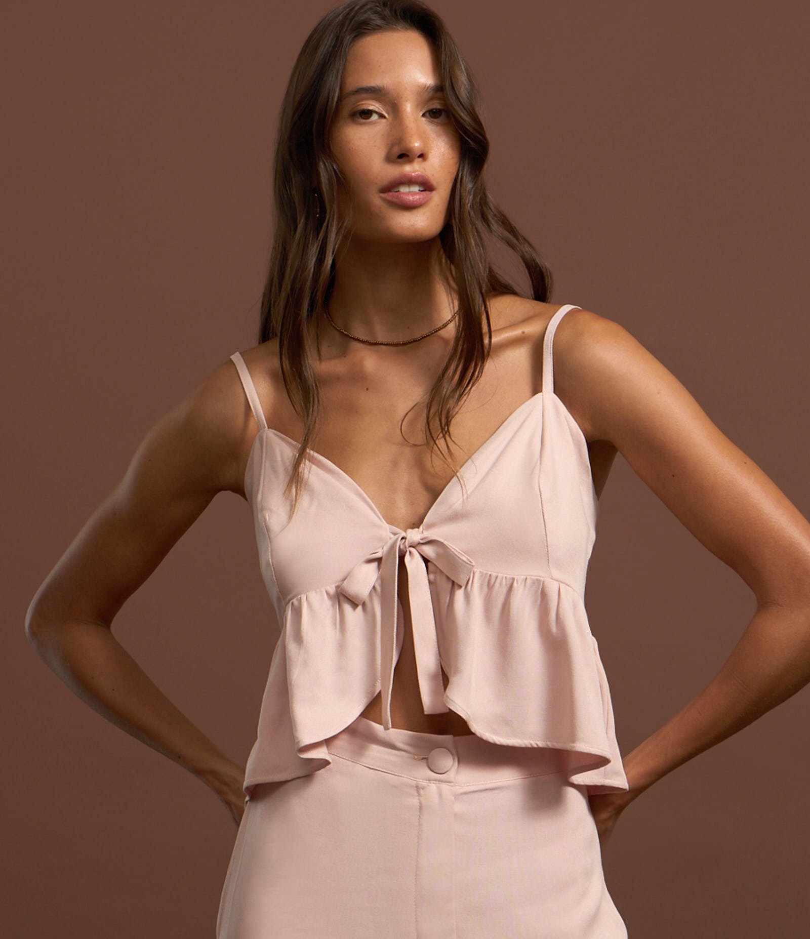 Blusa em Viscose Twill com Amarração no Busto e Babado na Barra Rosa 5