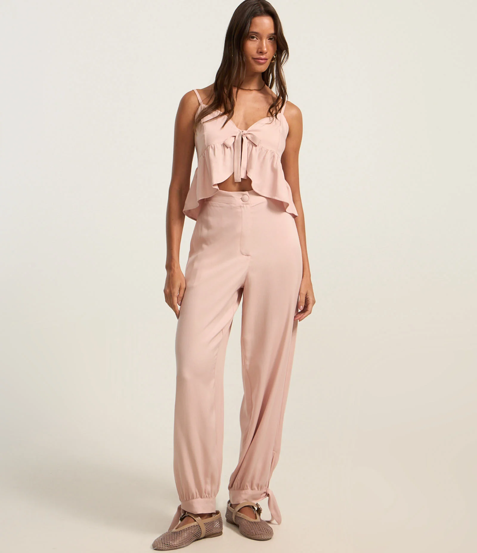 Blusa em Viscose Twill com Amarração no Busto e Babado na Barra Rosa 2