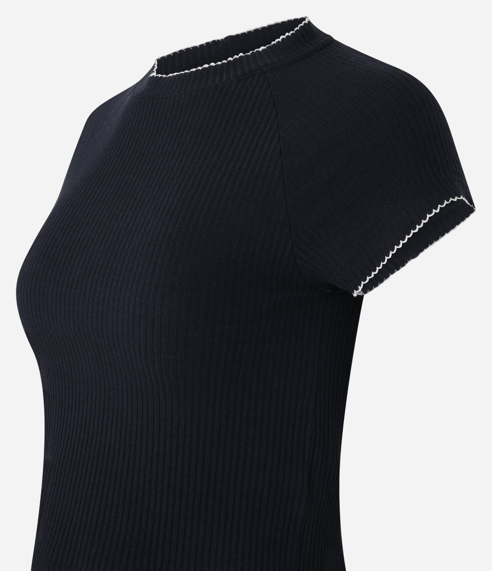 Blusa em Ribana com Friso Contrastante na Gola Preto 5