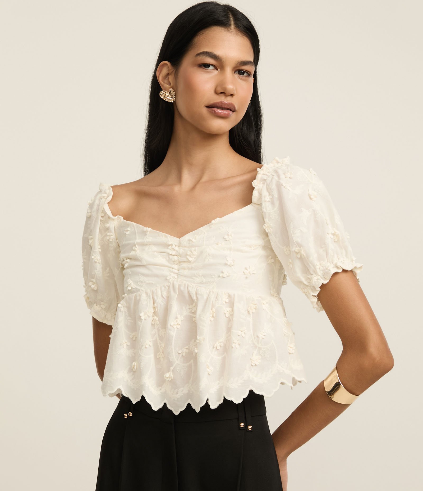 Blusa Peplum em Algodão com Bordado Floral e Manga Bufante Off White 2