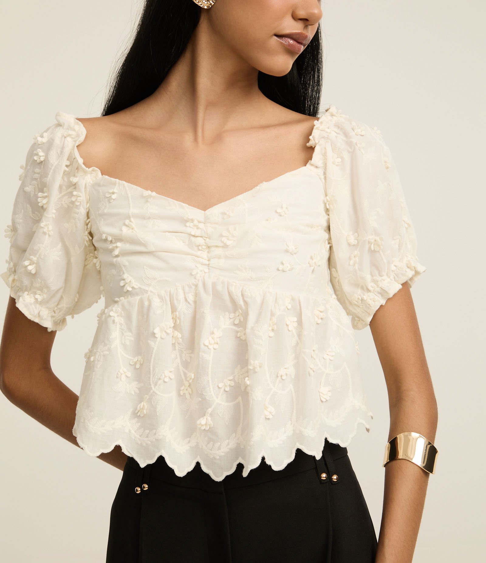 Blusa Peplum em Algodão com Bordado Floral e Manga Bufante Off White 4