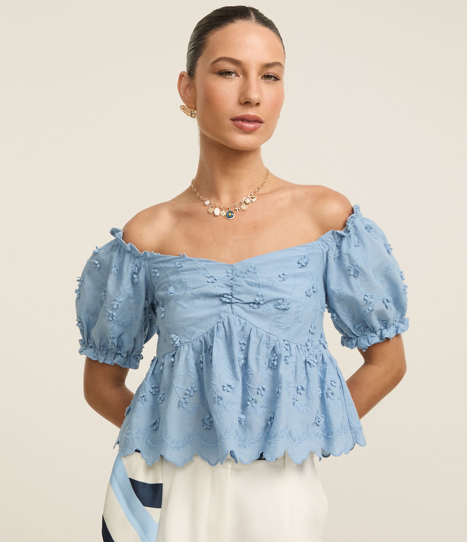 Blusa Peplum em Algodão com Bordado Floral e Manga Bufante Azul 1
