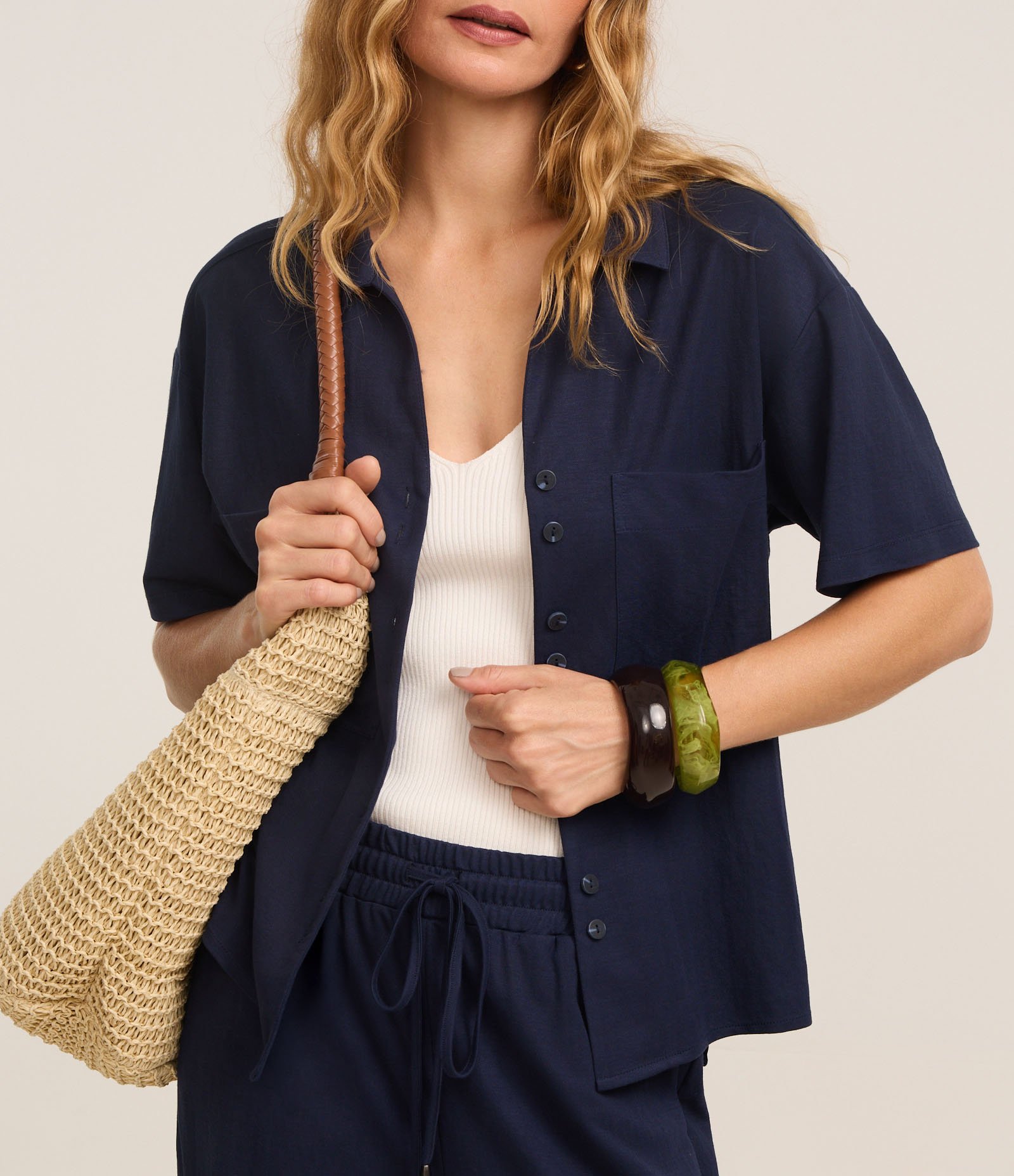 Camisa Texturizada em Orly com Bolsos e Botões Azul Marinha 4