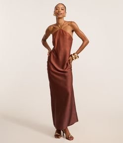 Vestido New Midi Acetinado com Gola Halter e Decote nas Costas