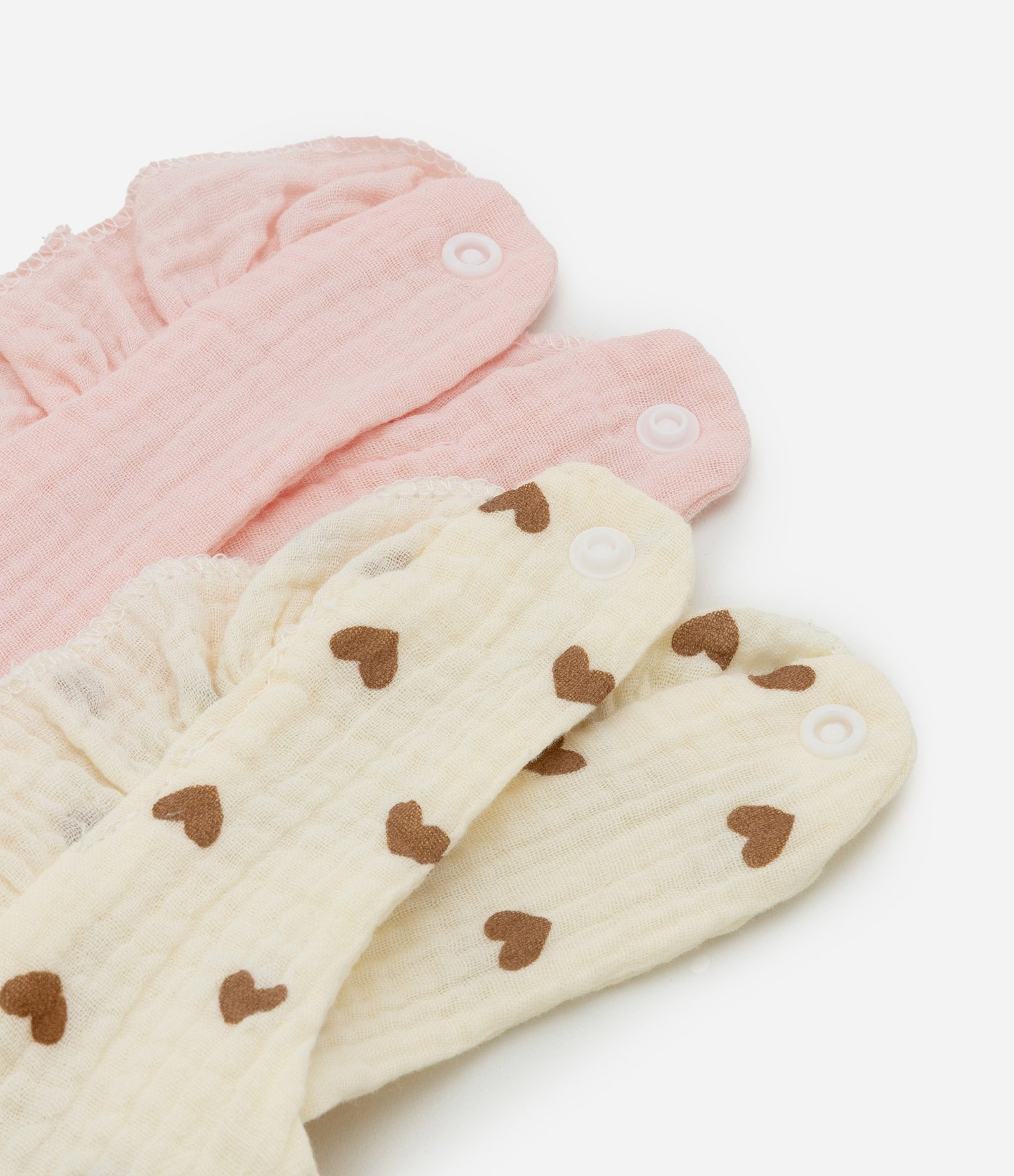 Kit 02 Babadores Infantis com Estampa Corações - Tam Único Rosa/Bege 3