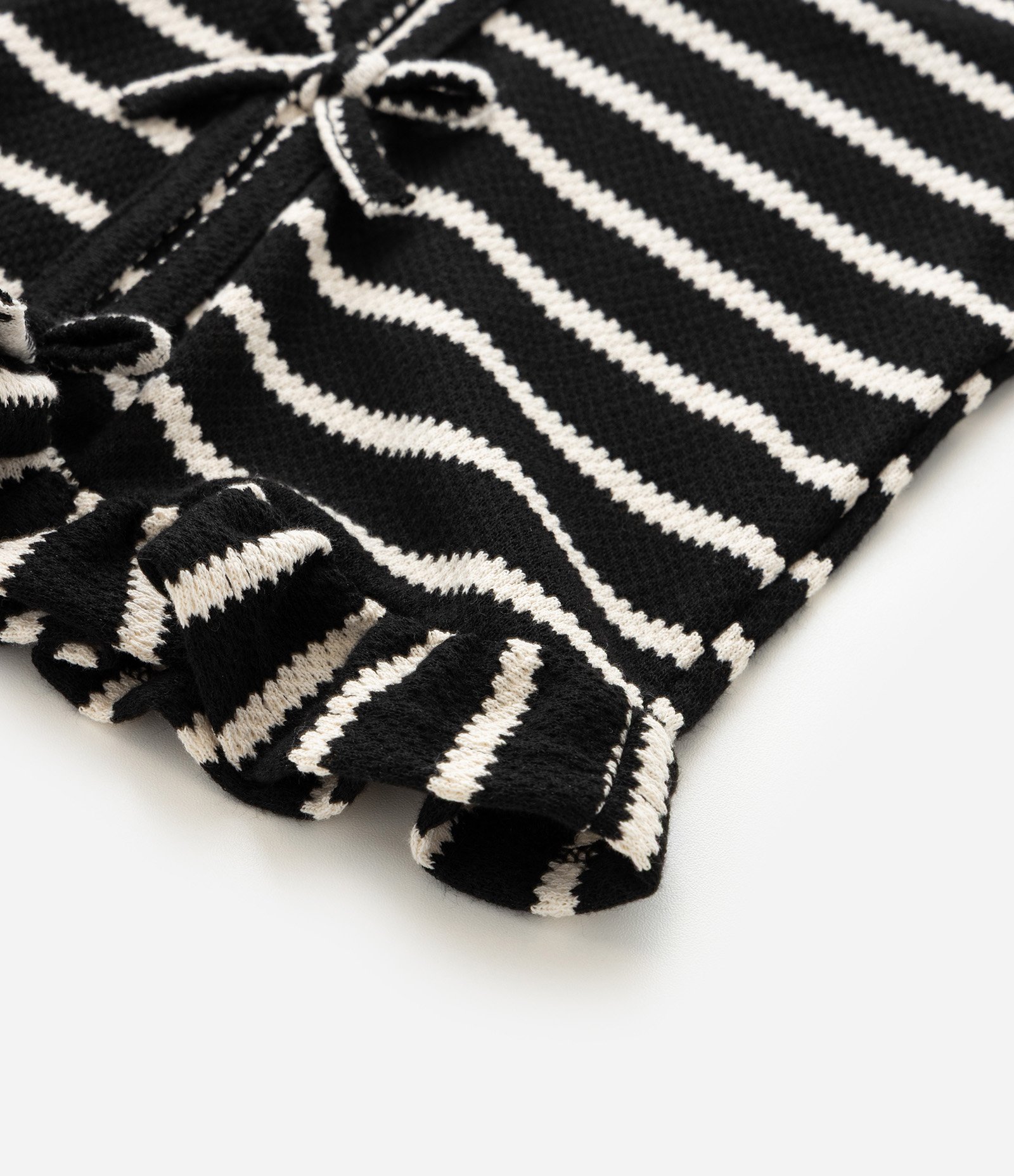 Blusa Infantil com Babadinhos e Lacinhos - Tam 5 a 14  Anos Preto/Branco 4