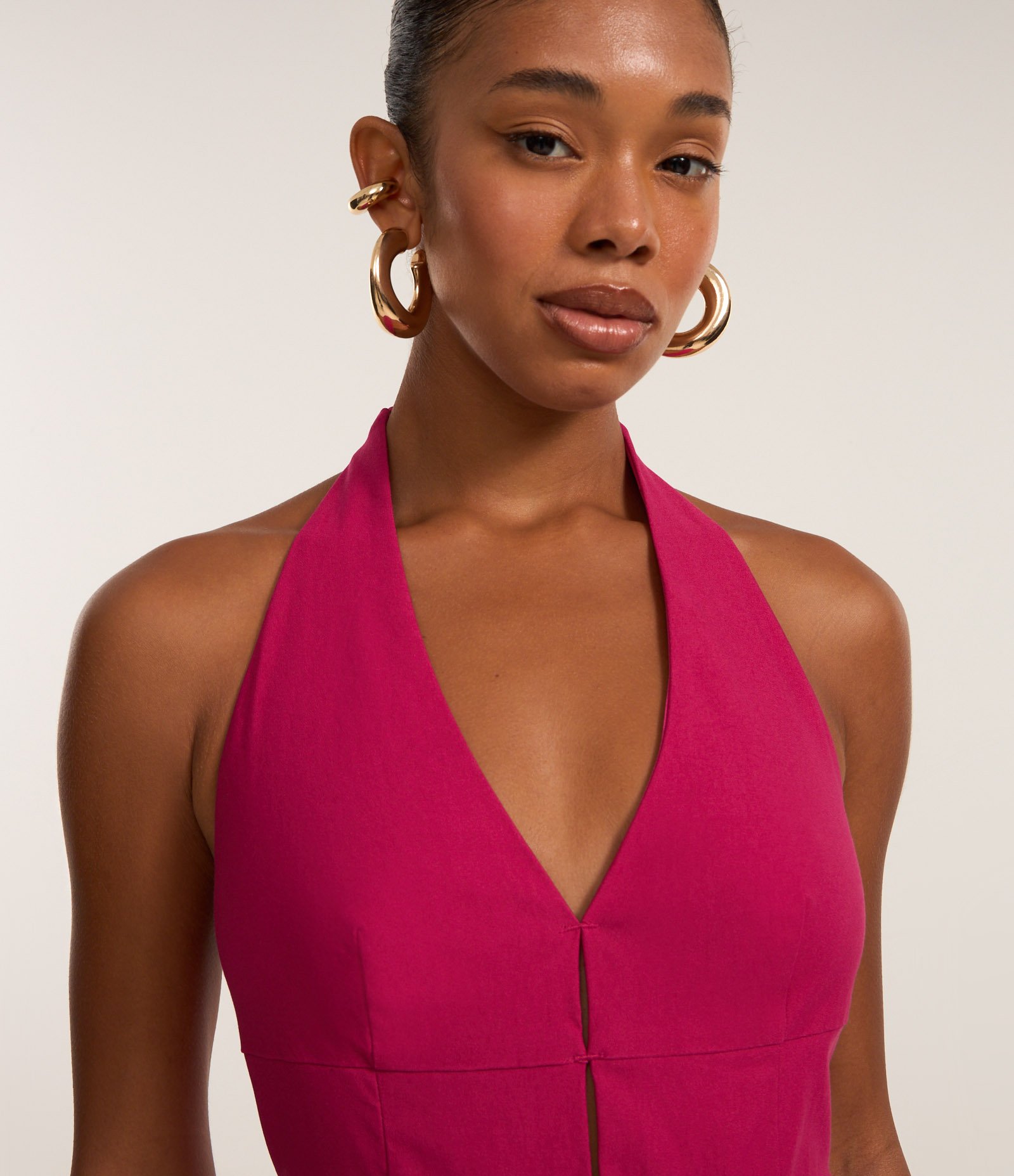 Macaquinho Frente Única em Bengaline com Decote V Rosa 3