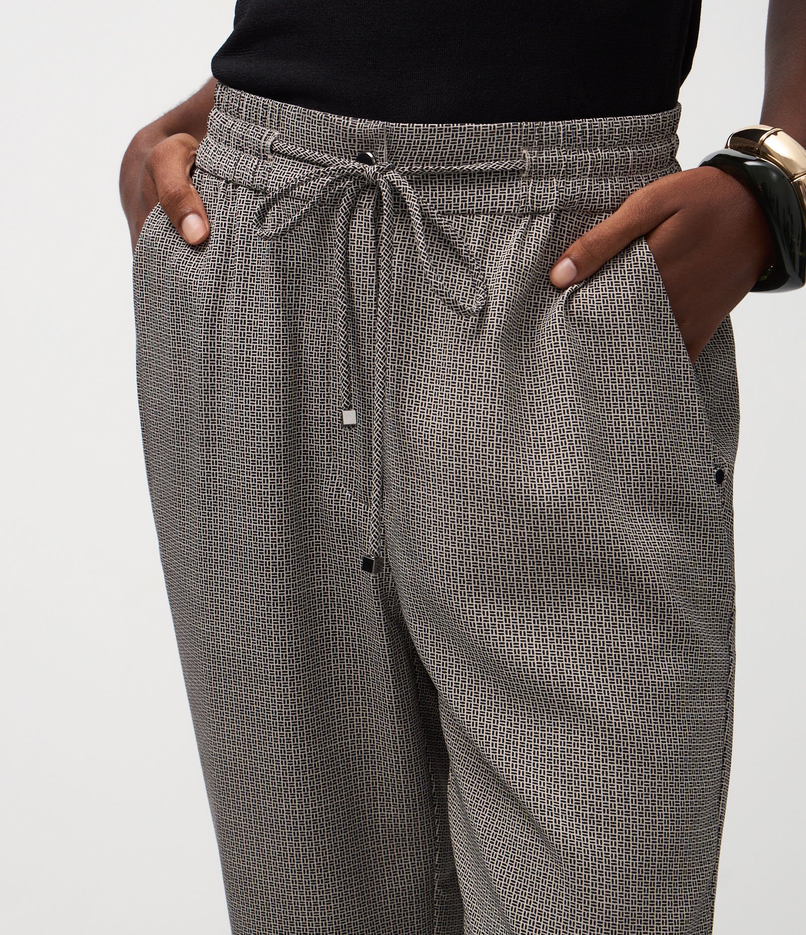 Calça em Crepe com Estampa Geométrica Cinza 4