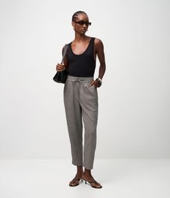 Calça em Crepe com Estampa Geométrica