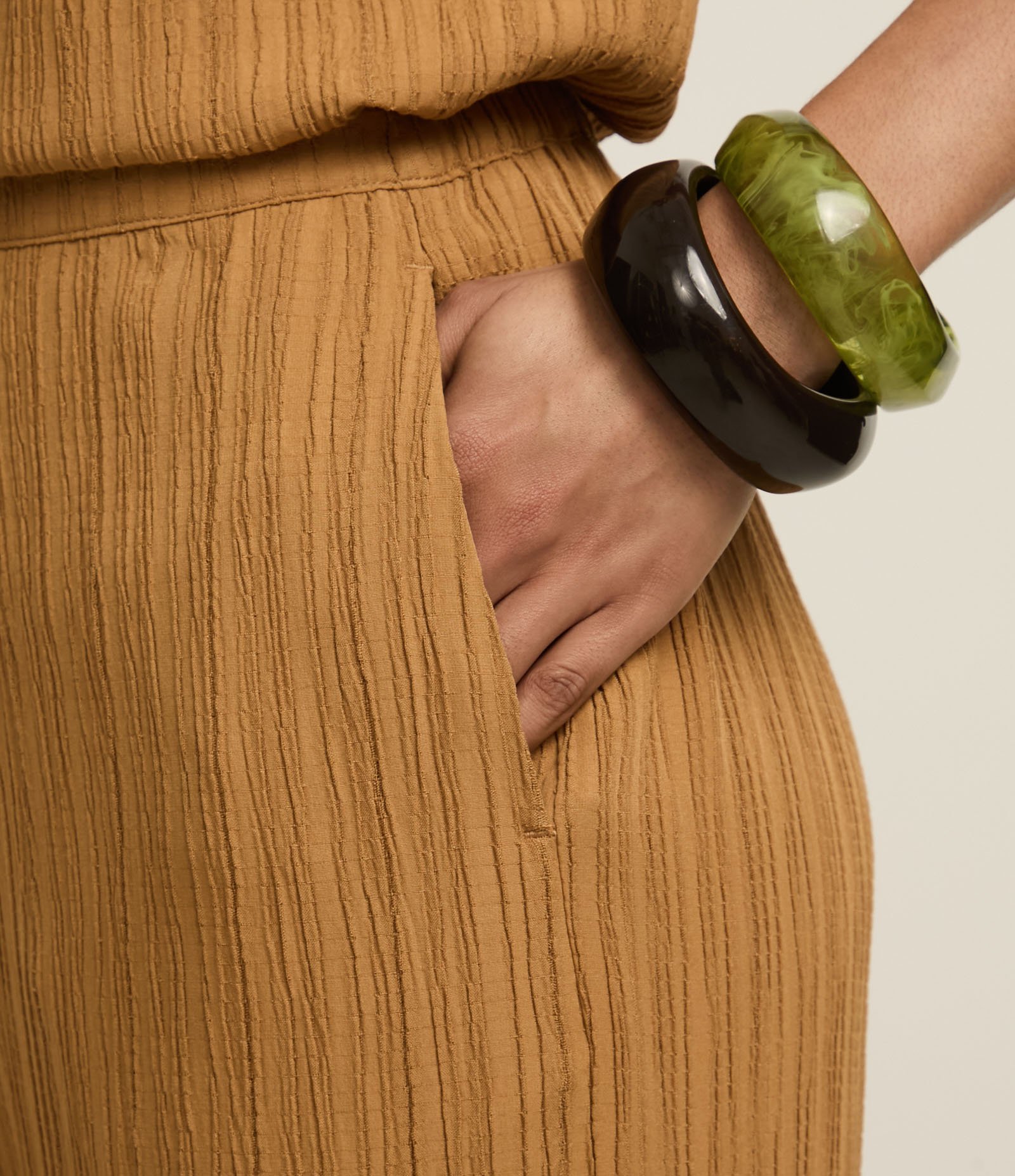 Calça Reta Cintura Alta em Viscose com Elástico no Cós Caramelo 4