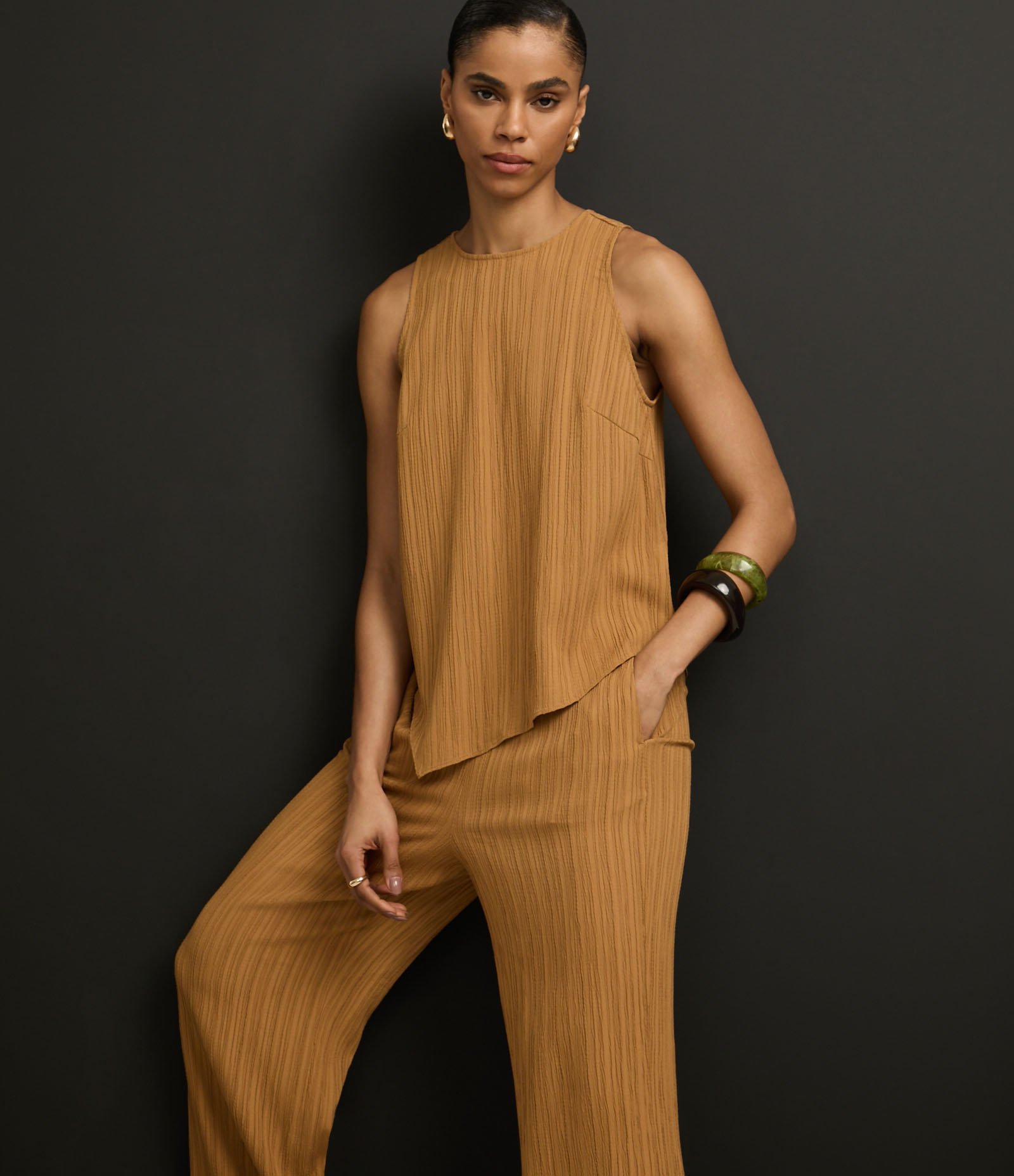 Calça Reta Cintura Alta em Viscose com Elástico no Cós Caramelo 5