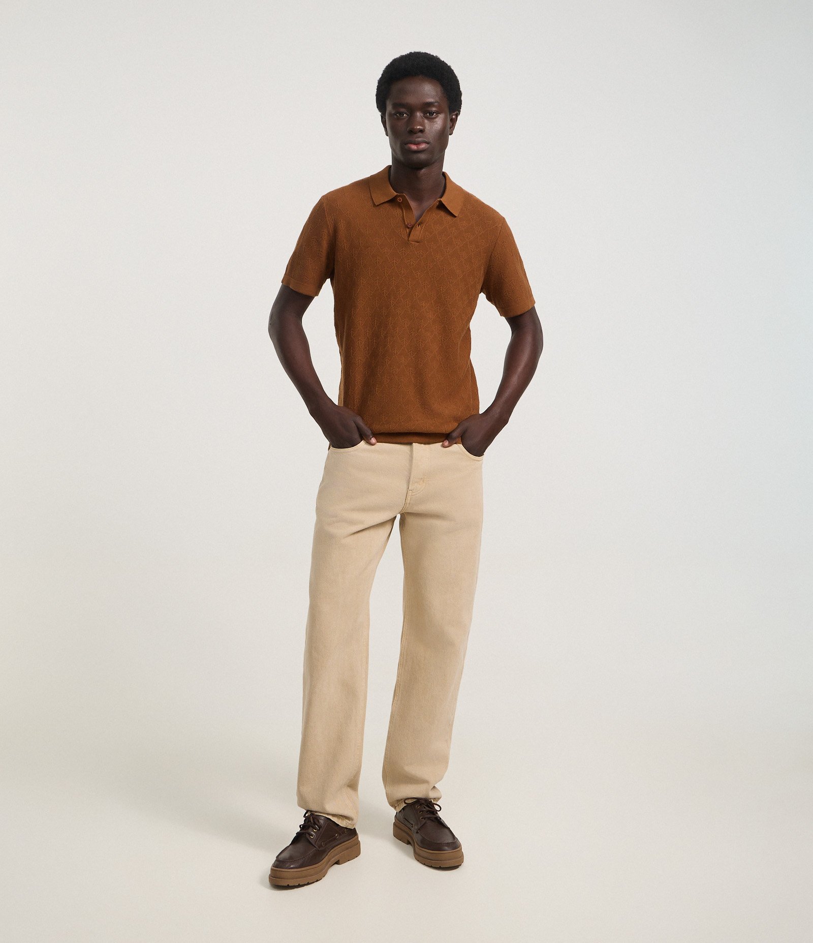 Camisa Polo Regular em Algodão com Textura Geométrica Marrom 2