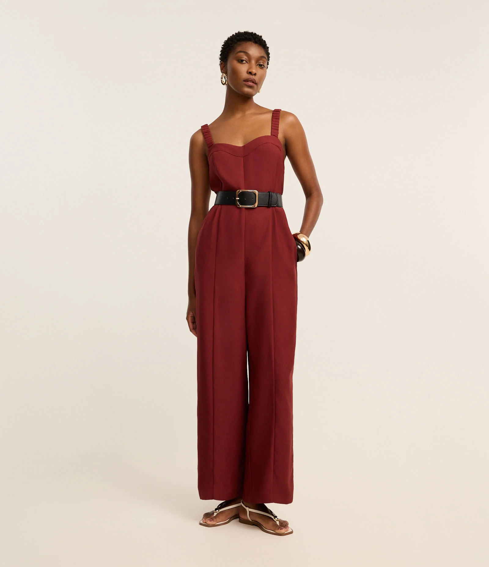 Macacão Reto em Crepe com Decote Coração e Pregas Marrom 1