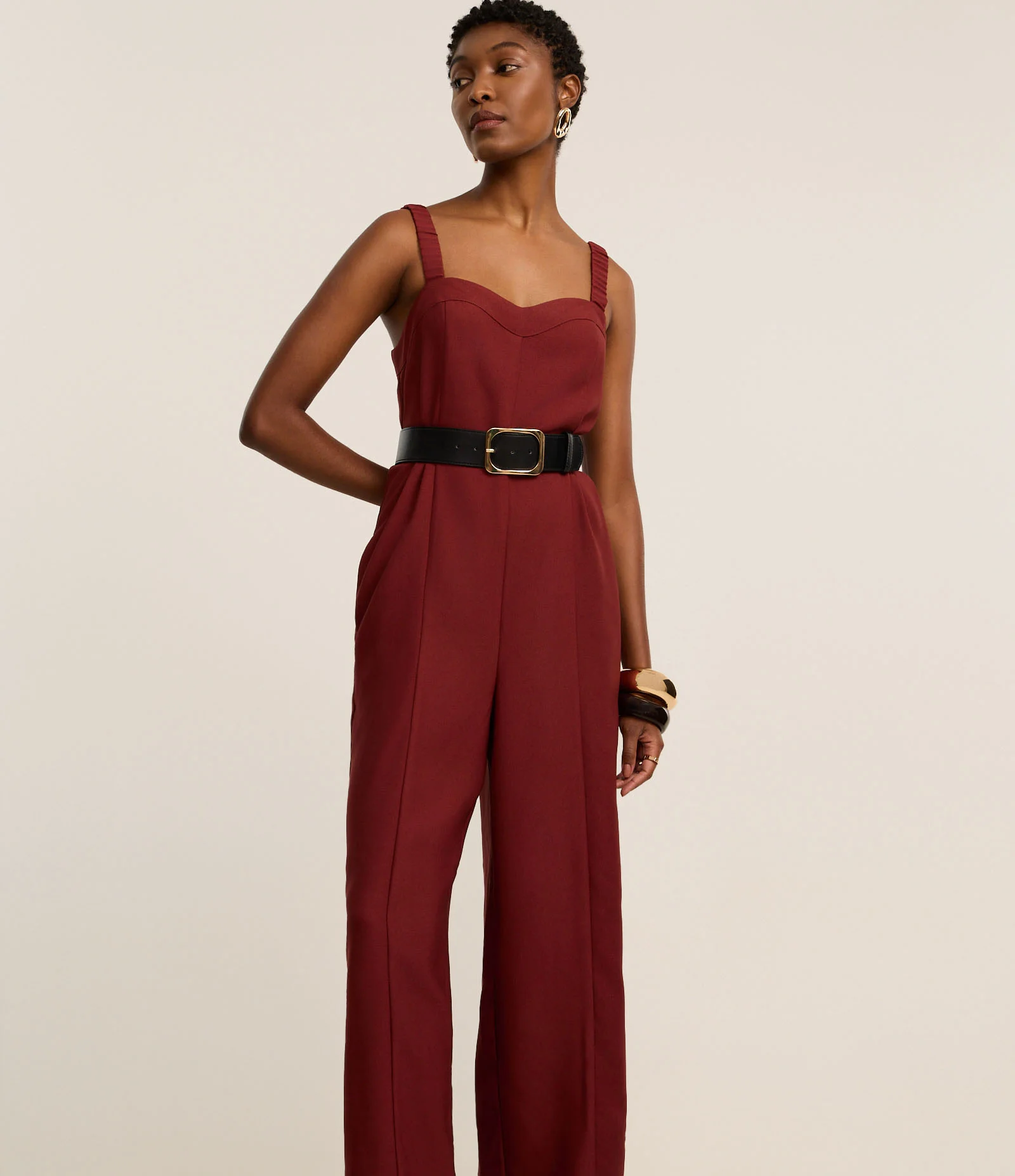 Macacão Reto em Crepe com Decote Coração e Pregas Marrom 2