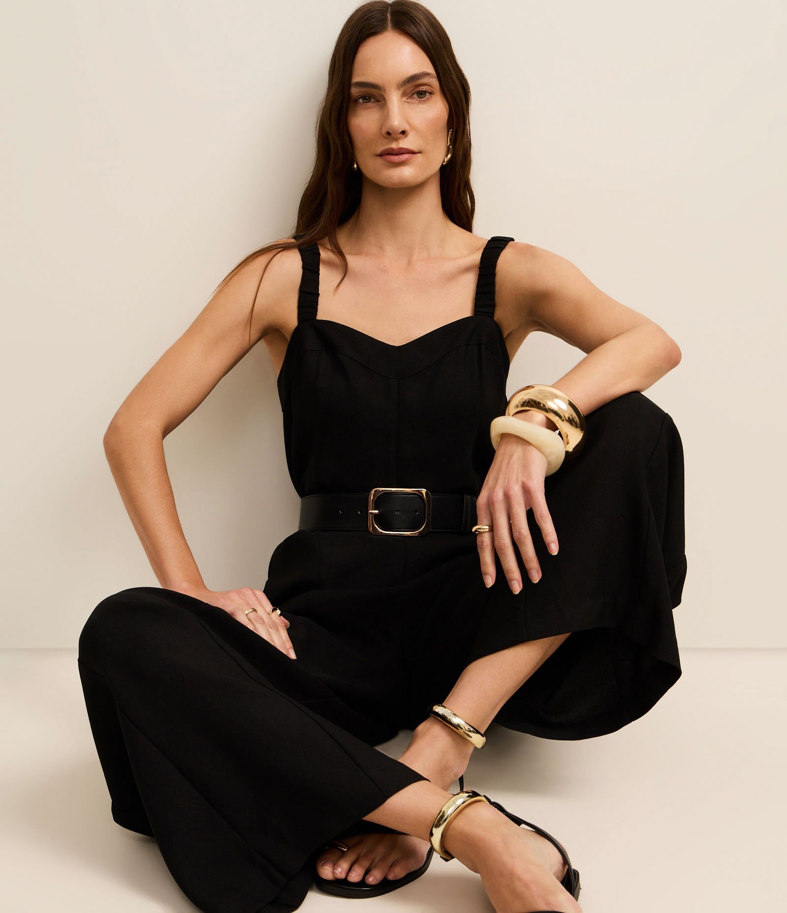 Macacão Reto em Crepe com Decote Coração e Pregas Preto 7