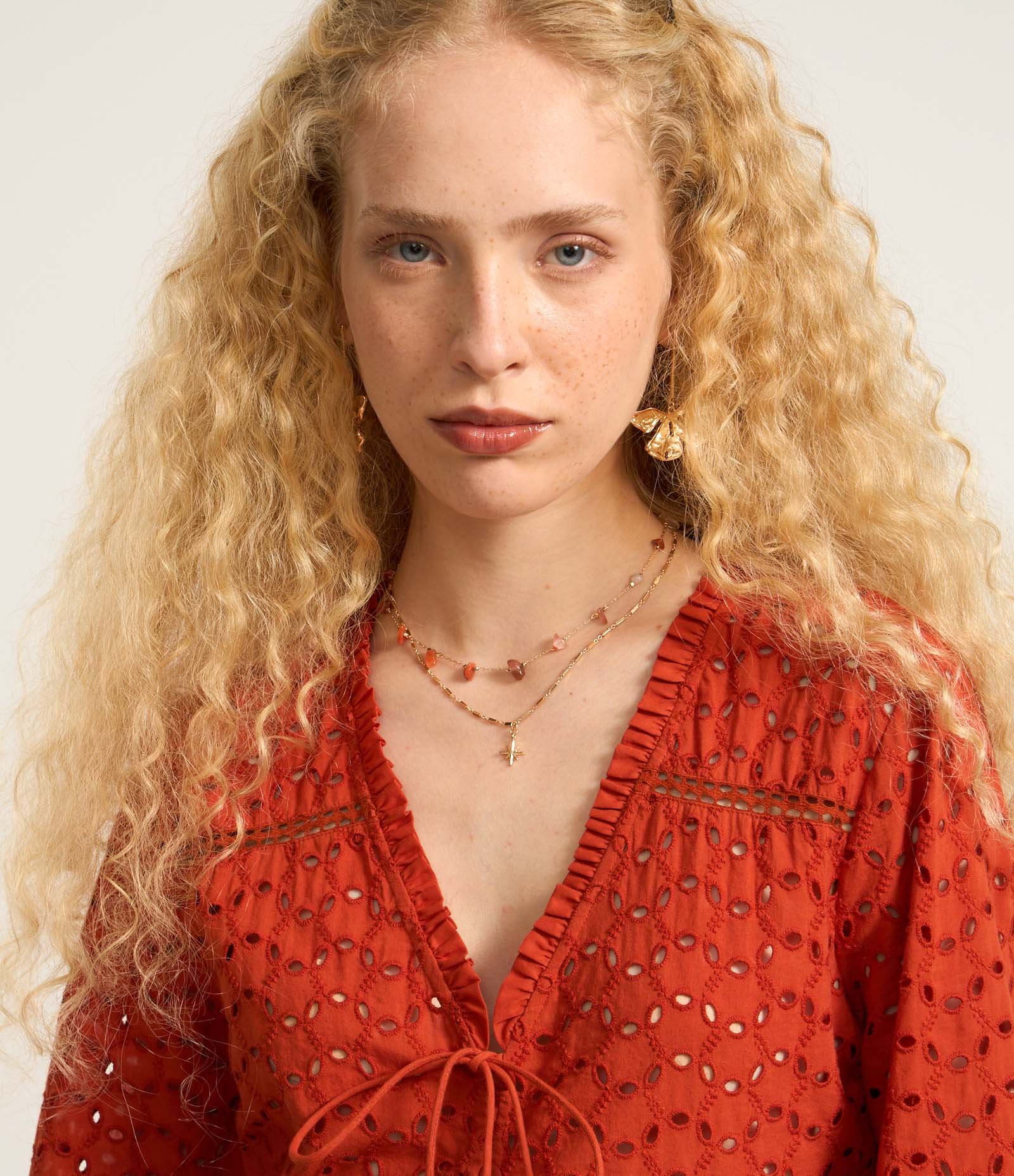 Blusa Bata em Laise com Amarração e Babados Terracota 5