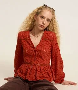 Blusa Bata em Laise com Amarração e Babados