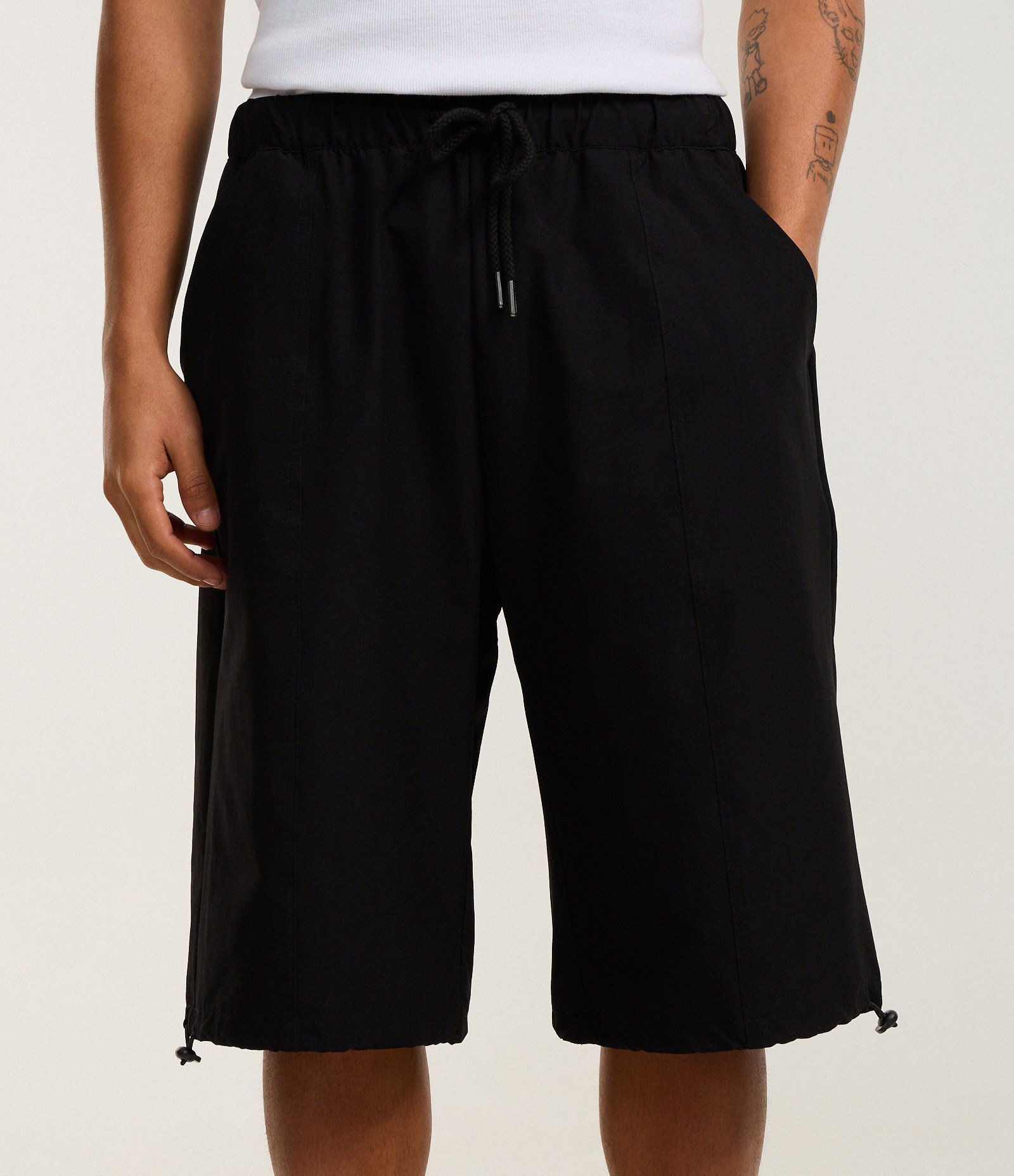 Bermuda Baggy em Poliamida com Bolsos Preto 2