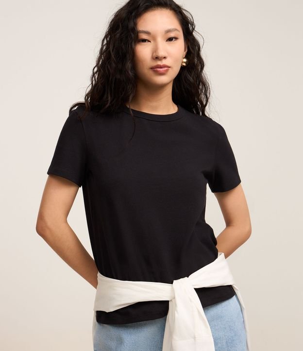 Blusa em Algodão com Gola Redonda e Manga Curta