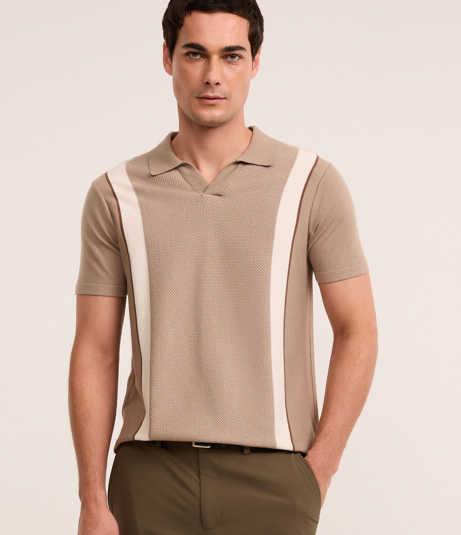 Camisa Polo Slim Tricô com Listras Gola em V e Texturizada Marrom 1