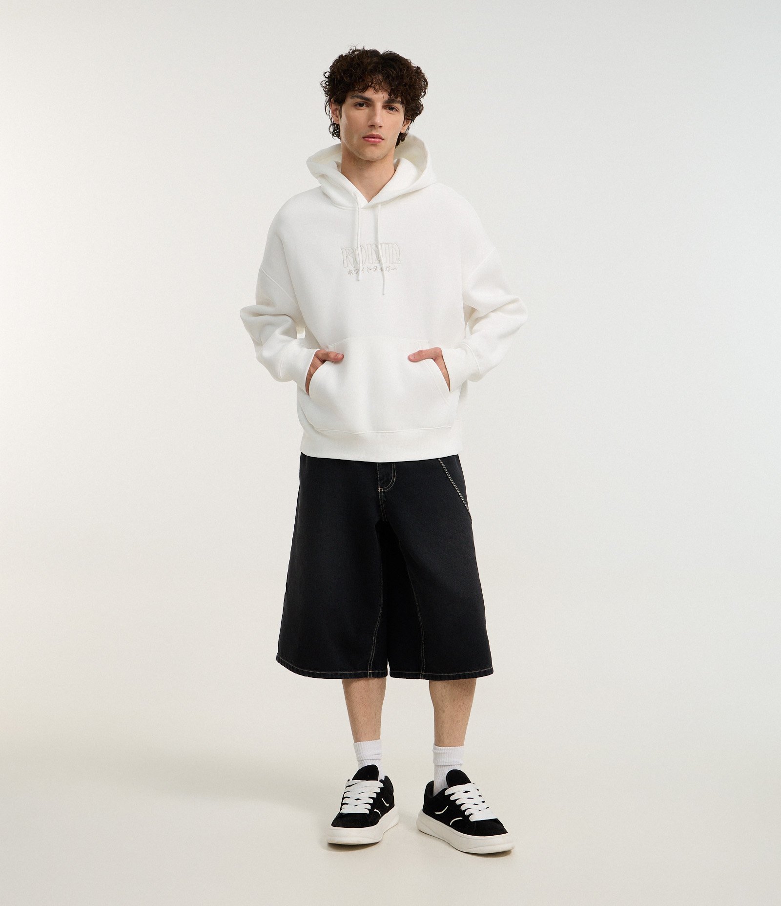 Casaco Boxy em Moletom com Felpa com Capuz e Estampa Oriental e Lettering Branco 2