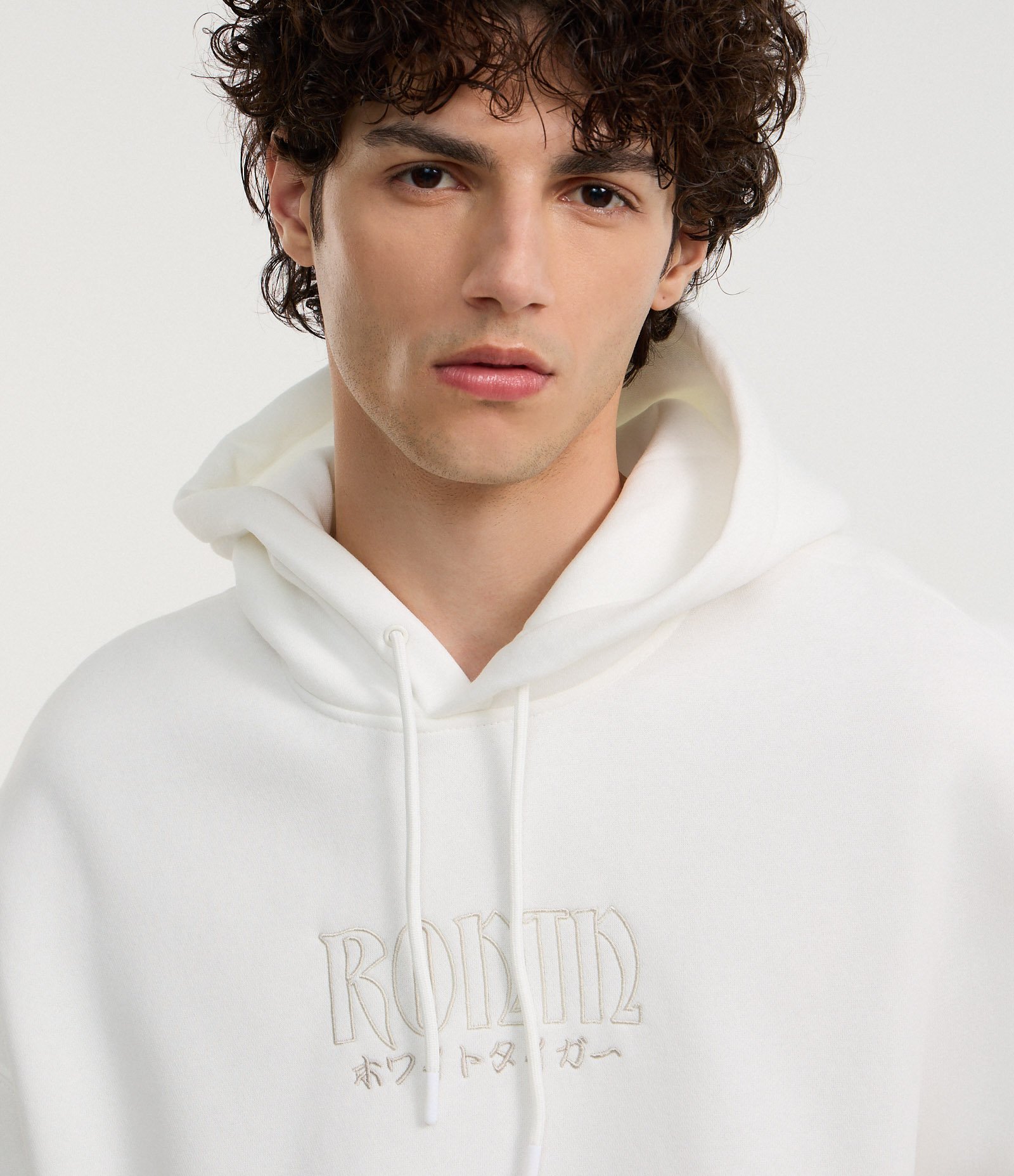 Casaco Boxy em Moletom com Felpa com Capuz e Estampa Oriental e Lettering Branco 4