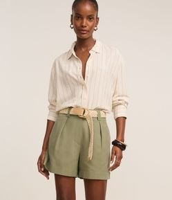 Short Reto Cintura Alta em Viscolinho com Cinto de Ráfia