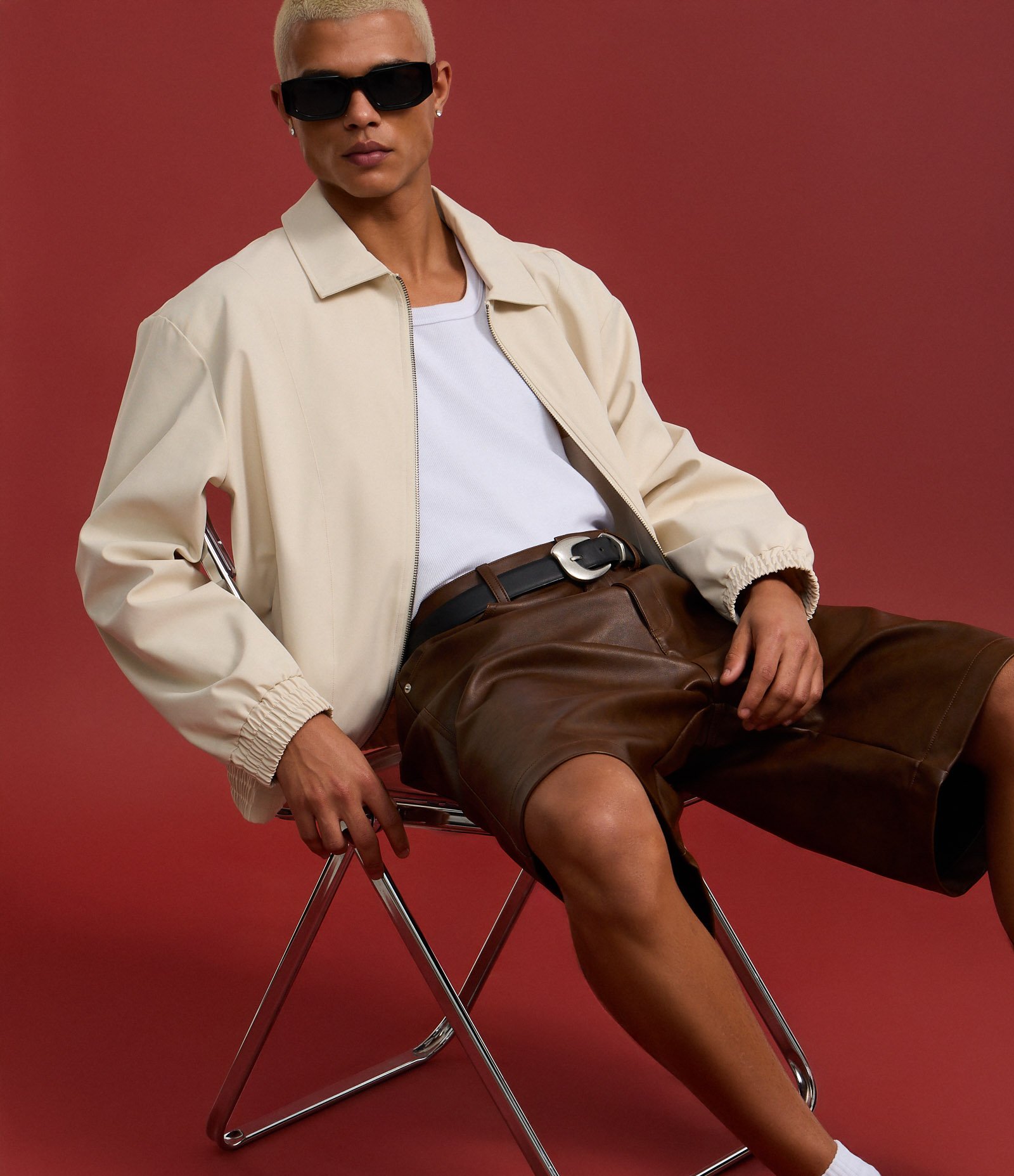 Bermuda Baggy em PU com Efeito Estonado Marrom 3