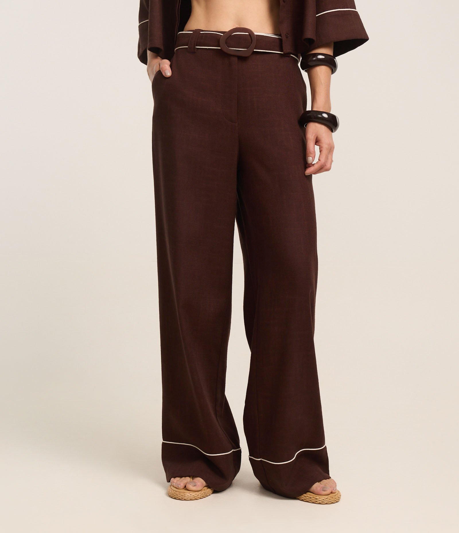 Calça Wide Leg Cintura Alta em Viscolinho com Cinto de Tecido Marrom 3