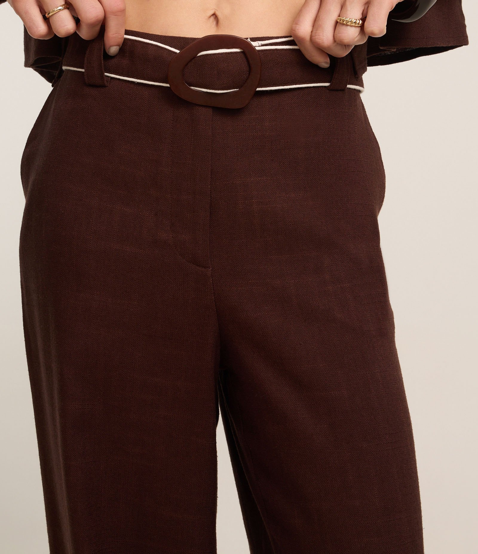 Calça Wide Leg Cintura Alta em Viscolinho com Cinto de Tecido Marrom 4