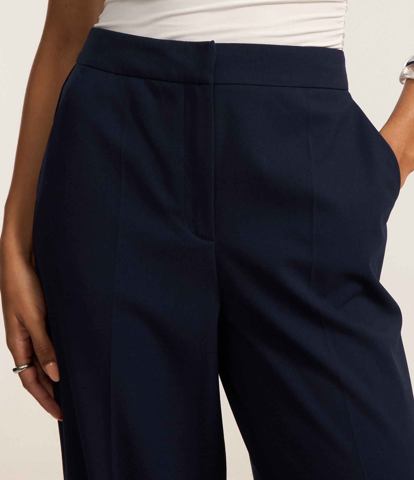 Calça Reta em Alfaiataria com Bolso Faca Azul 3