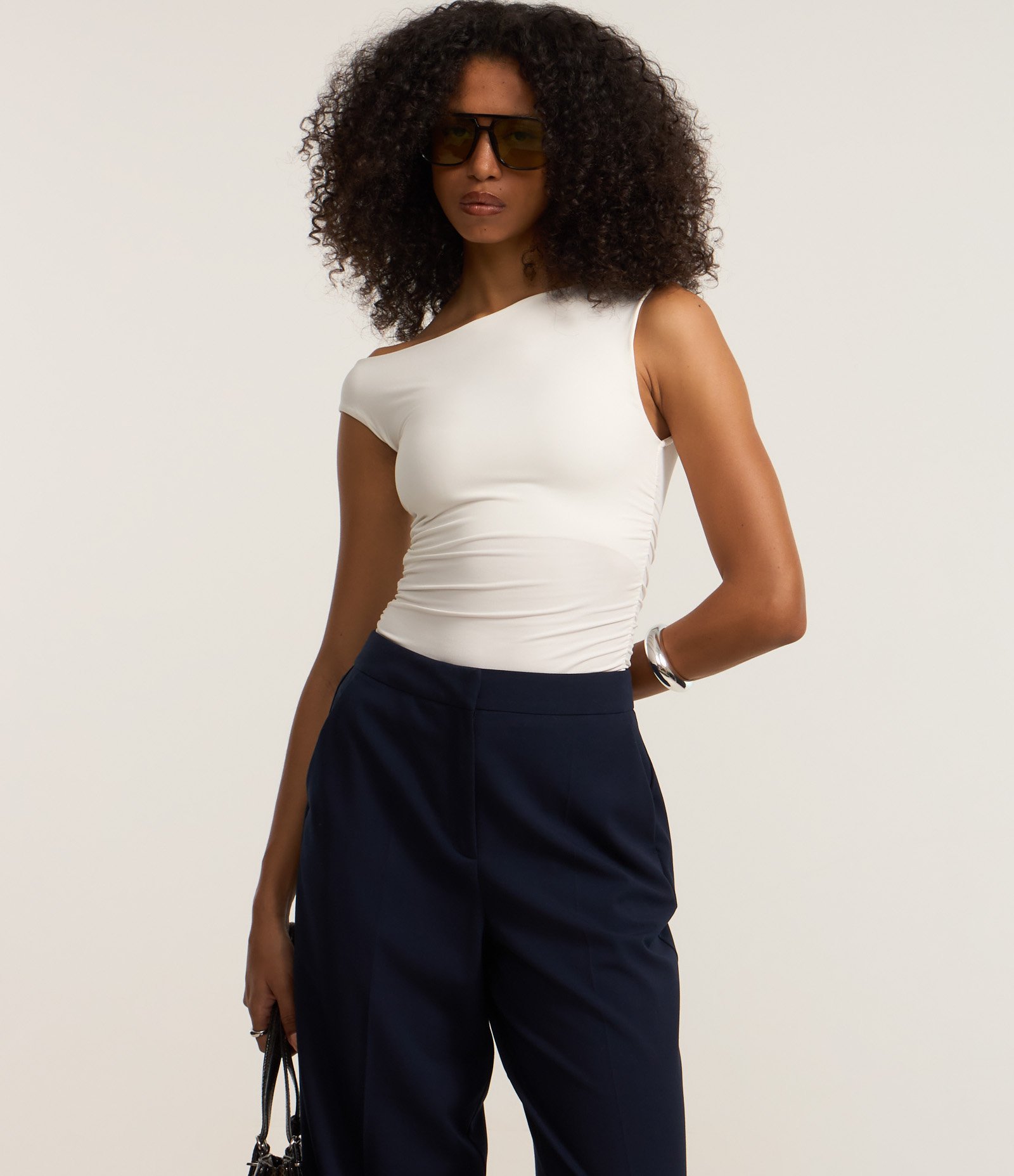 Calça Reta em Alfaiataria com Bolso Faca Azul 4