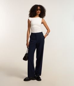 Calça Reta em Alfaiataria com Bolso Faca