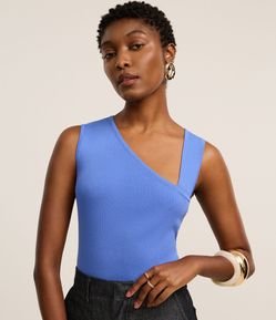 Blusa Canelada em Tricô com Decote Assimétrico