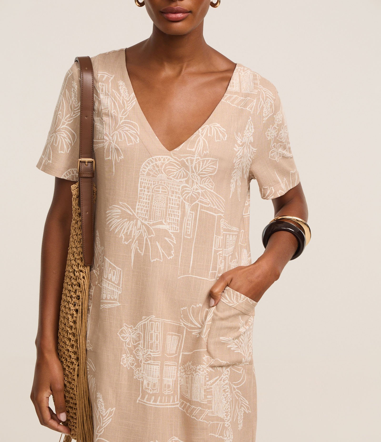 Vestido T-Shirt Curto em Viscolinho com Estampa Folhagens Bege 5