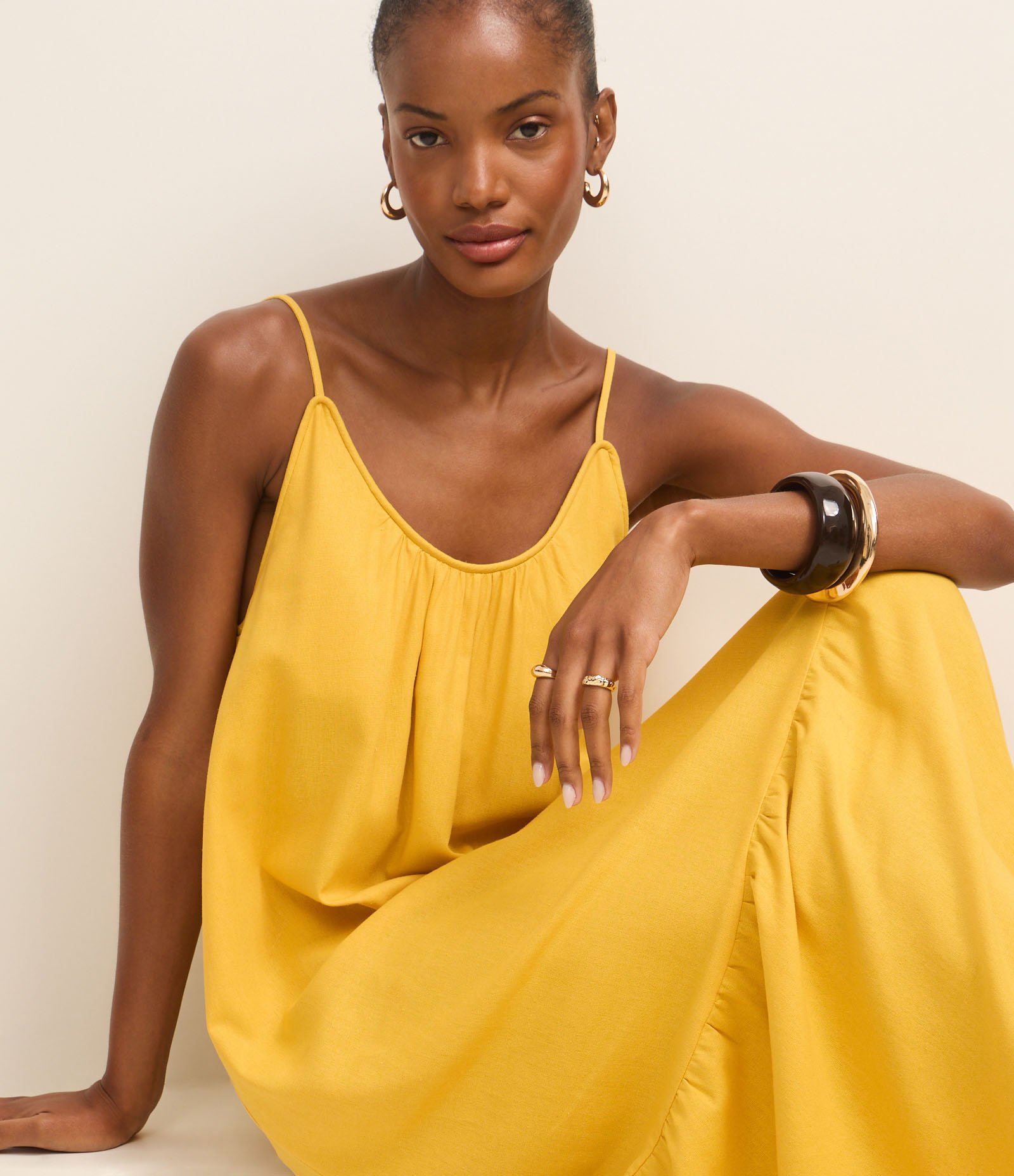 Vestido Midi em Viscolinho com Alças Finas Amarelo 1