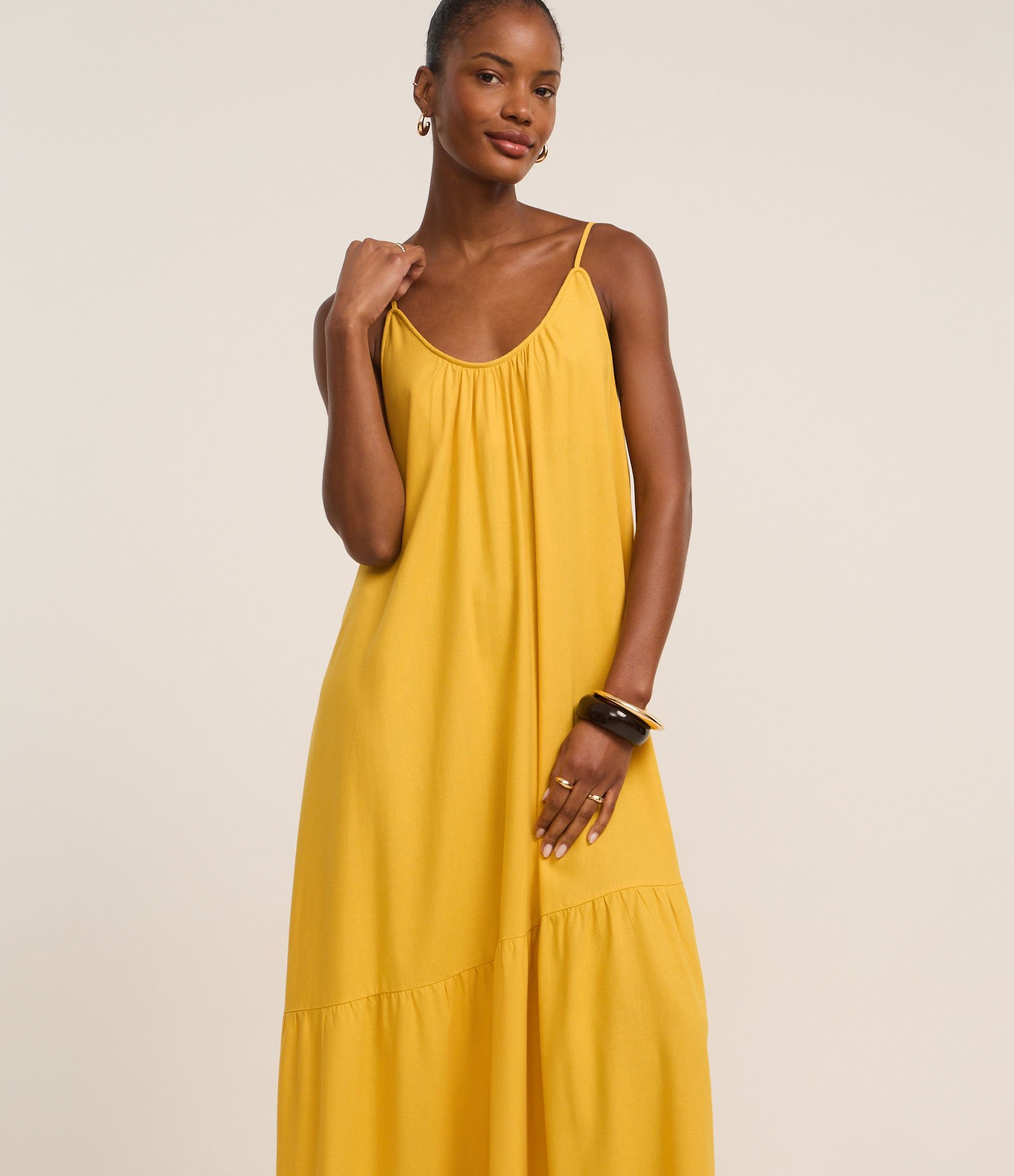 Vestido Midi em Viscolinho com Alças Finas Amarelo 2