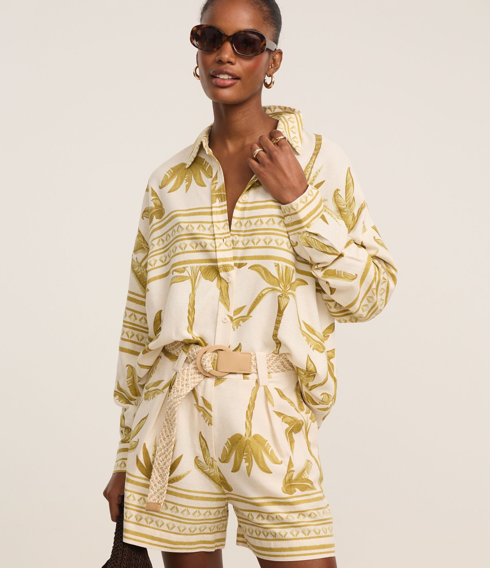 Camisa em Viscolinho com Estampa Étnica Coqueiros Bicolor 1