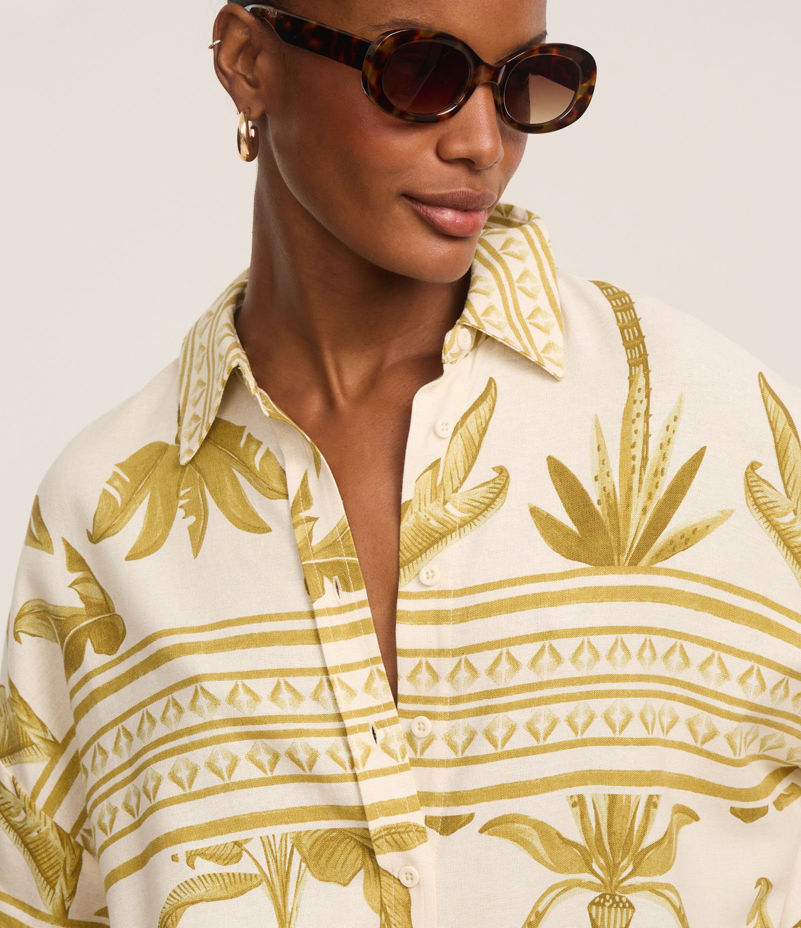 Camisa em Viscolinho com Estampa Étnica Coqueiros Bicolor 3